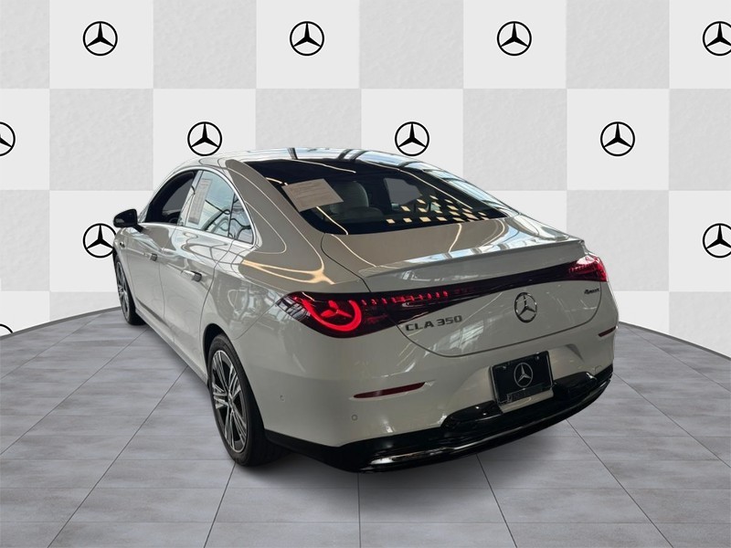 Mercedes-Benz CLA Vehicle Full-screen Gallery Image 02