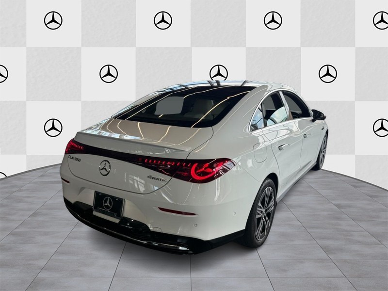 Mercedes-Benz CLA Vehicle Full-screen Gallery Image 03