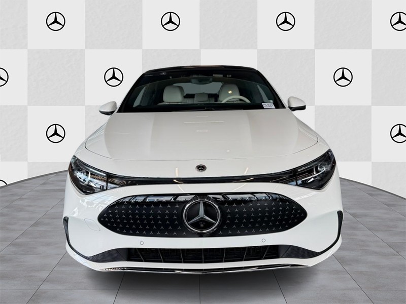 Mercedes-Benz CLA Vehicle Full-screen Gallery Image 05
