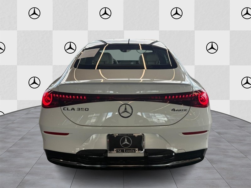 Mercedes-Benz CLA Vehicle Full-screen Gallery Image 07