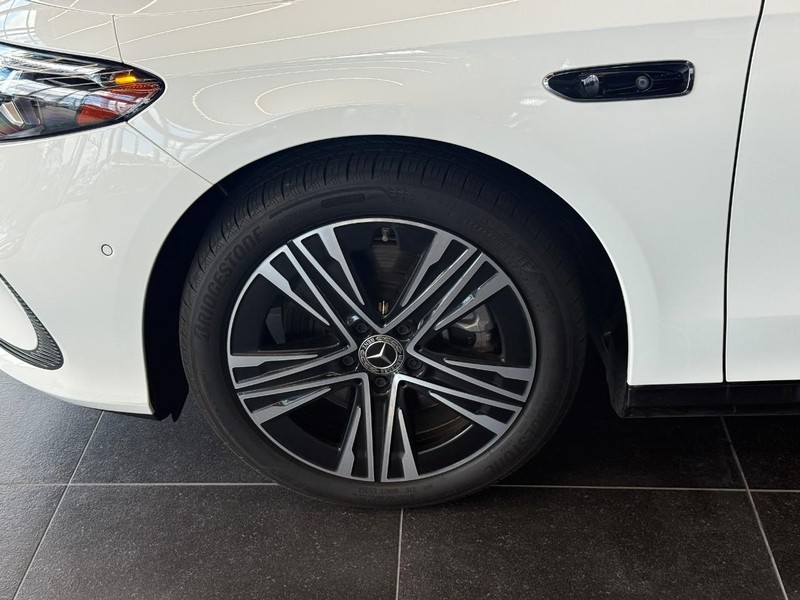 Mercedes-Benz CLA Vehicle Full-screen Gallery Image 08