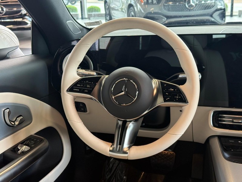 Mercedes-Benz CLA Vehicle Full-screen Gallery Image 13