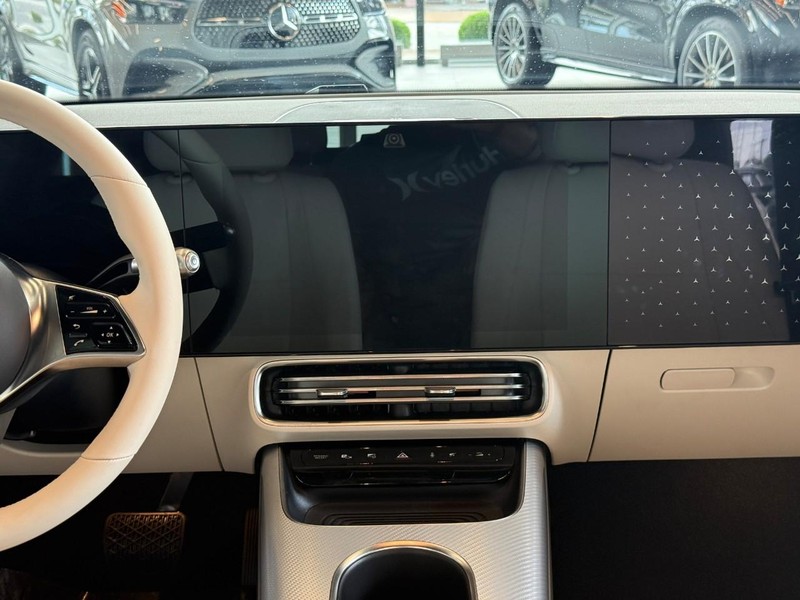 Mercedes-Benz CLA Vehicle Full-screen Gallery Image 14
