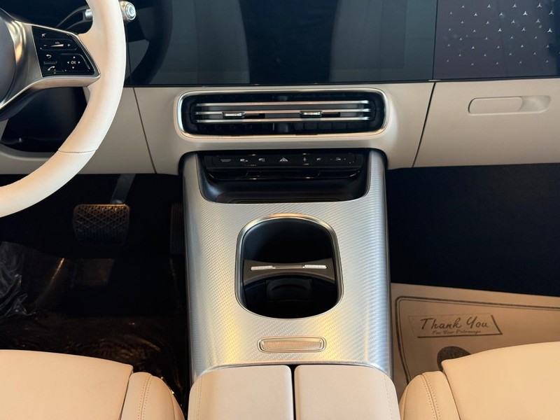 Mercedes-Benz CLA Vehicle Full-screen Gallery Image 15