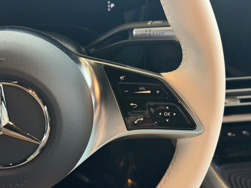 Mercedes-Benz CLA Vehicle Full-screen Gallery Image 20