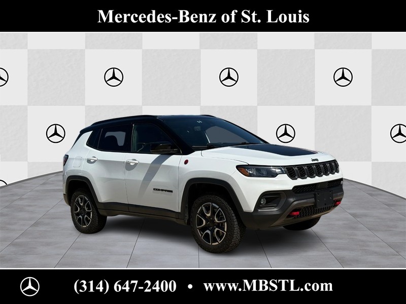 Jeep Compass Vehicle Full-screen Gallery Image 01
