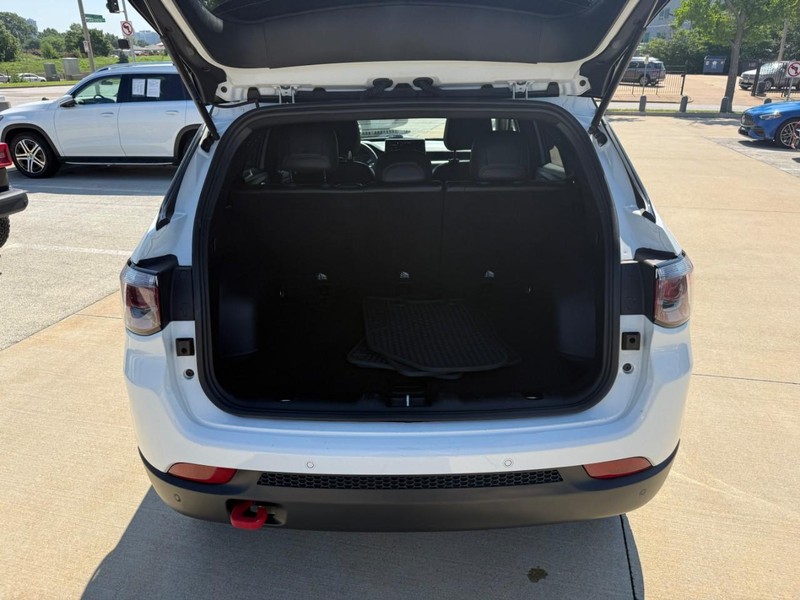 Jeep Compass Vehicle Full-screen Gallery Image 08