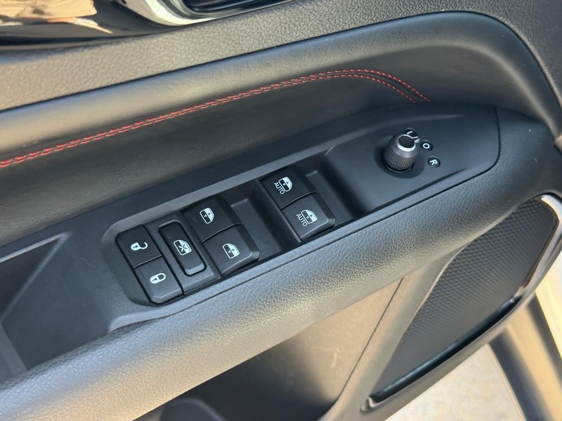 Jeep Compass Vehicle Full-screen Gallery Image 18
