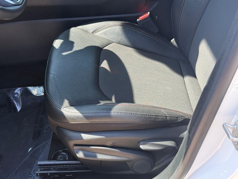 Jeep Compass Vehicle Full-screen Gallery Image 19