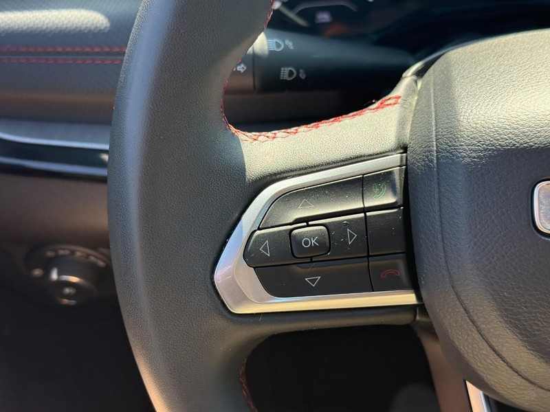 Jeep Compass Vehicle Full-screen Gallery Image 20