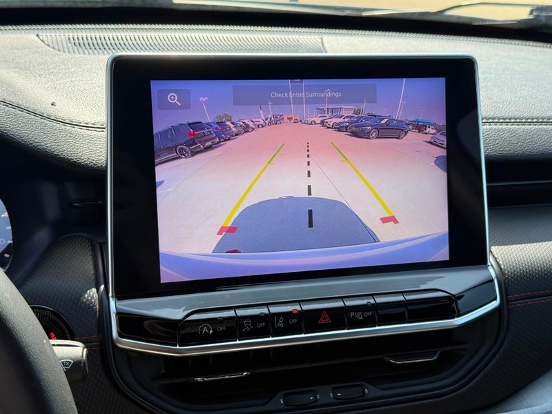 Jeep Compass Vehicle Full-screen Gallery Image 23