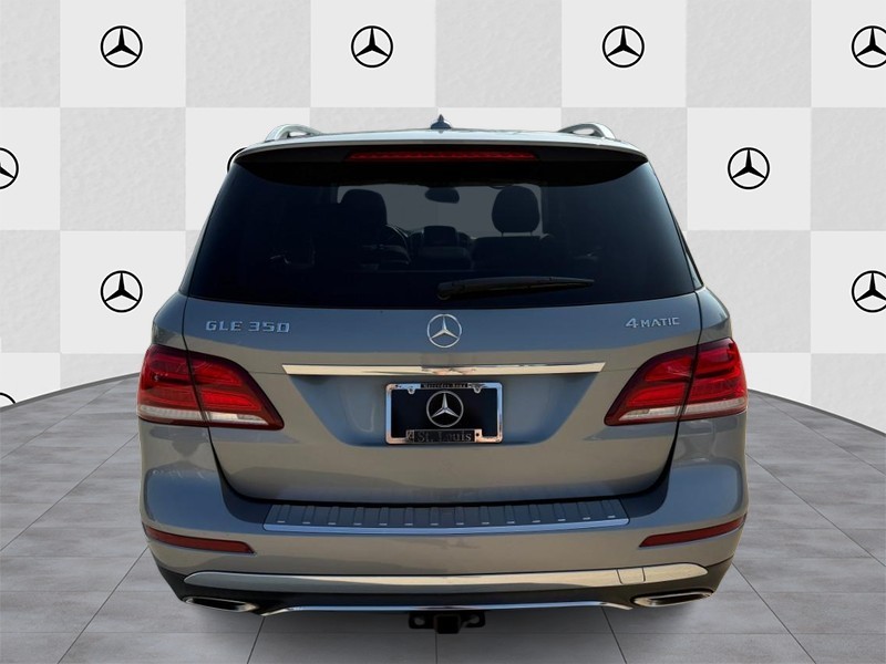 Mercedes-Benz GLE Vehicle Full-screen Gallery Image 6