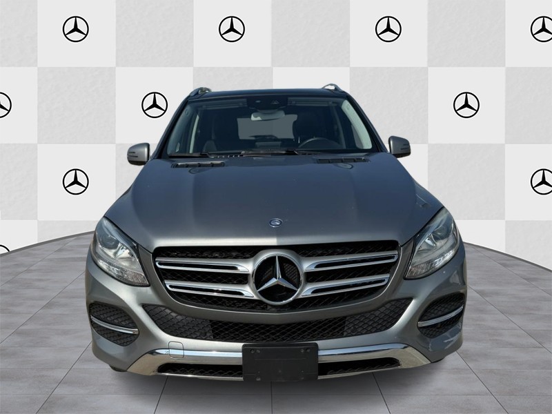 Mercedes-Benz GLE Vehicle Full-screen Gallery Image 7