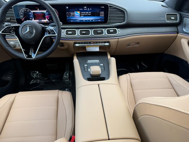Mercedes-Benz GLE Vehicle Full-screen Gallery Image 9
