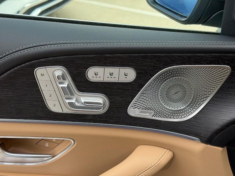 Mercedes-Benz GLE Vehicle Full-screen Gallery Image 14