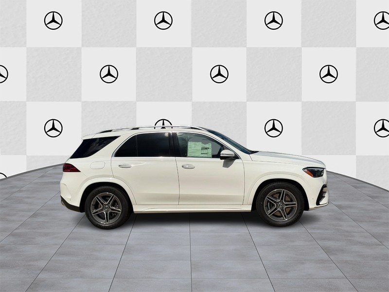 Mercedes-Benz GLE Vehicle Full-screen Gallery Image 2