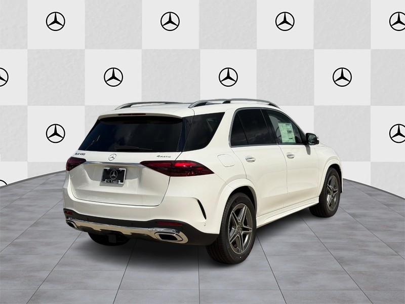 Mercedes-Benz GLE Vehicle Full-screen Gallery Image 3