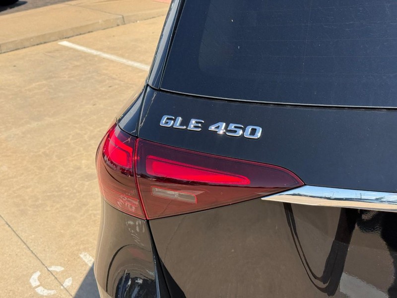 Mercedes-Benz GLE Vehicle Full-screen Gallery Image 5