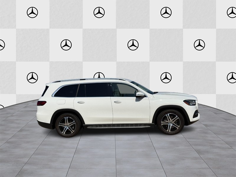 Mercedes-Benz GLS Vehicle Full-screen Gallery Image 2