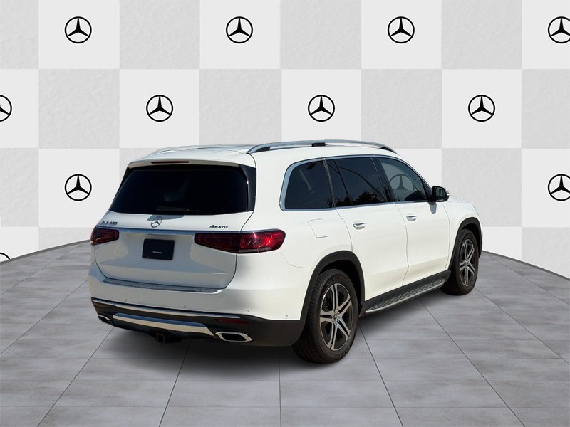Mercedes-Benz GLS Vehicle Full-screen Gallery Image 3