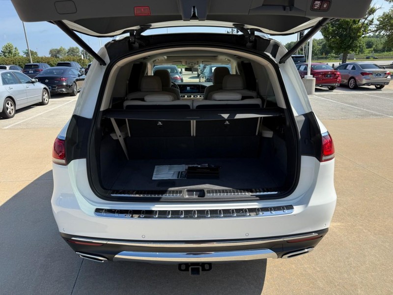 Mercedes-Benz GLS Vehicle Full-screen Gallery Image 8