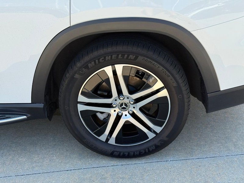 Mercedes-Benz GLS Vehicle Full-screen Gallery Image 9