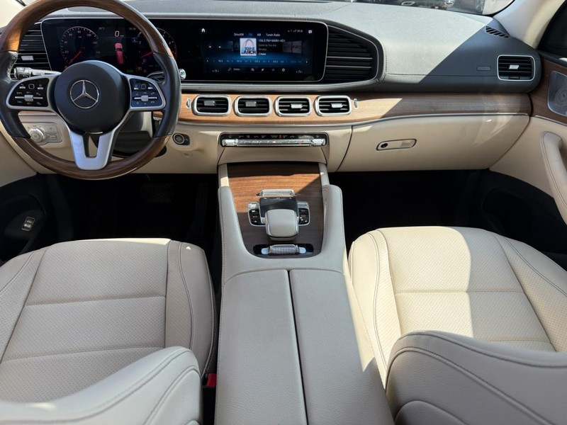 Mercedes-Benz GLS Vehicle Full-screen Gallery Image 13