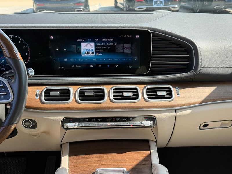 Mercedes-Benz GLS Vehicle Full-screen Gallery Image 15