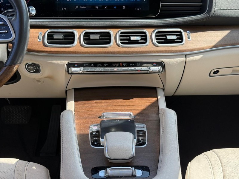 Mercedes-Benz GLS Vehicle Full-screen Gallery Image 16