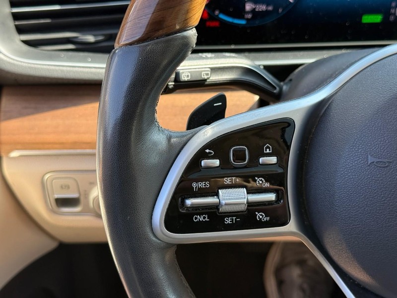 Mercedes-Benz GLS Vehicle Full-screen Gallery Image 20