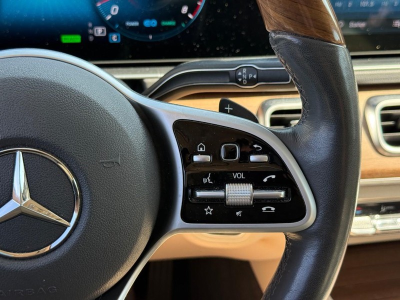 Mercedes-Benz GLS Vehicle Full-screen Gallery Image 21