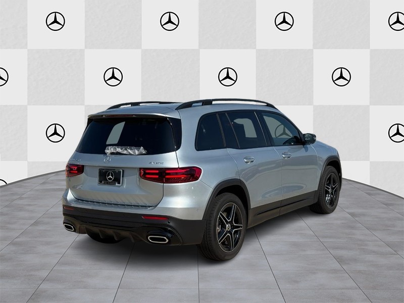 Mercedes-Benz GLB Vehicle Full-screen Gallery Image 3
