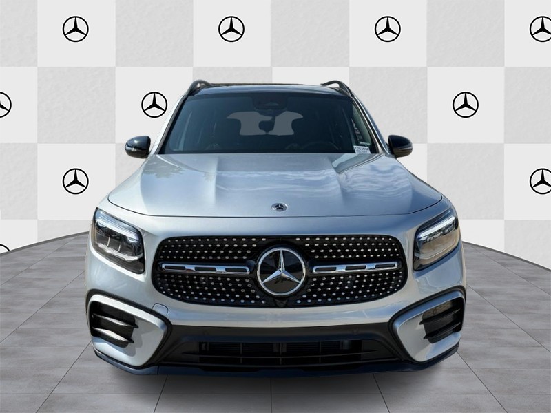 Mercedes-Benz GLB Vehicle Full-screen Gallery Image 5