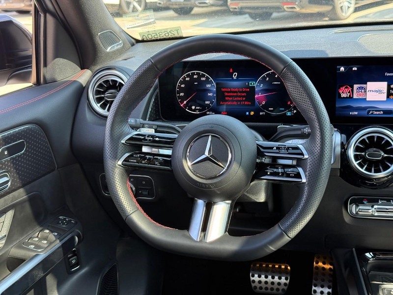 Mercedes-Benz GLB Vehicle Full-screen Gallery Image 13
