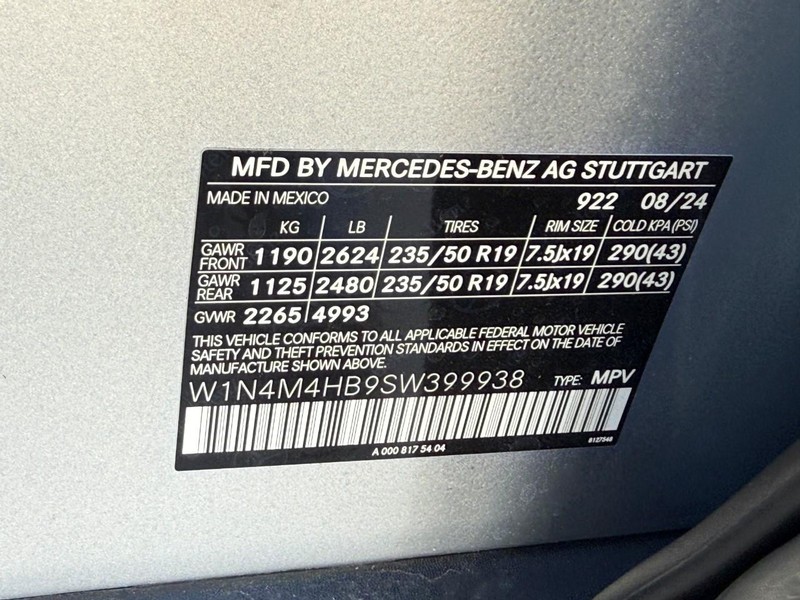 Mercedes-Benz GLB Vehicle Full-screen Gallery Image 23