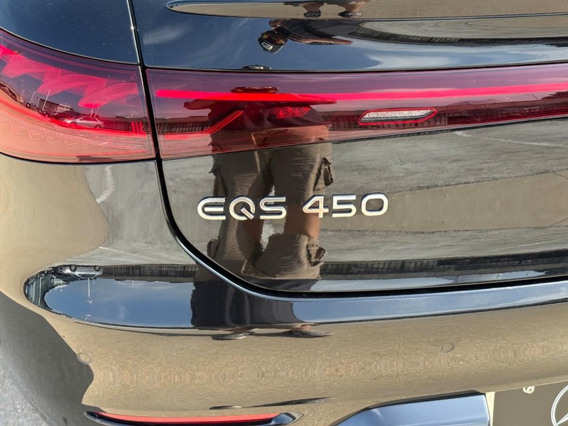 Mercedes-Benz EQS Vehicle Full-screen Gallery Image 10