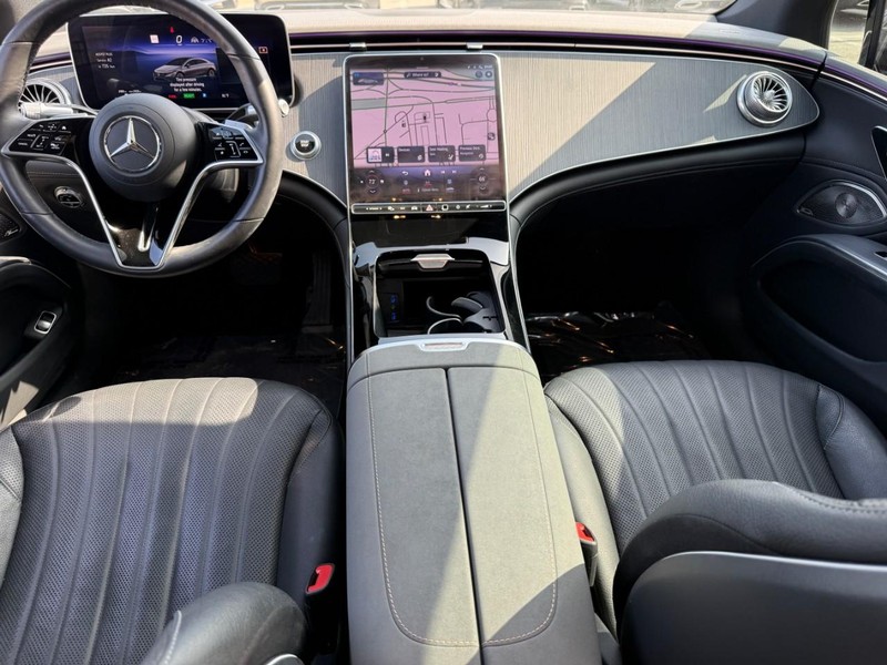 Mercedes-Benz EQS Vehicle Full-screen Gallery Image 13