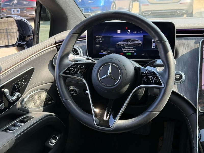 Mercedes-Benz EQS Vehicle Full-screen Gallery Image 14
