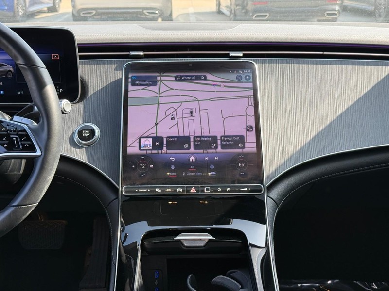 Mercedes-Benz EQS Vehicle Full-screen Gallery Image 15