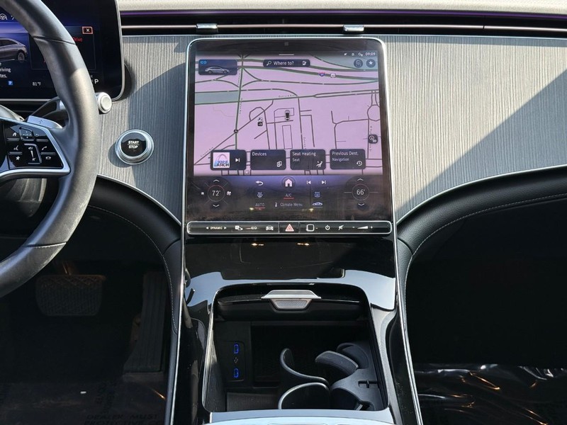 Mercedes-Benz EQS Vehicle Full-screen Gallery Image 16