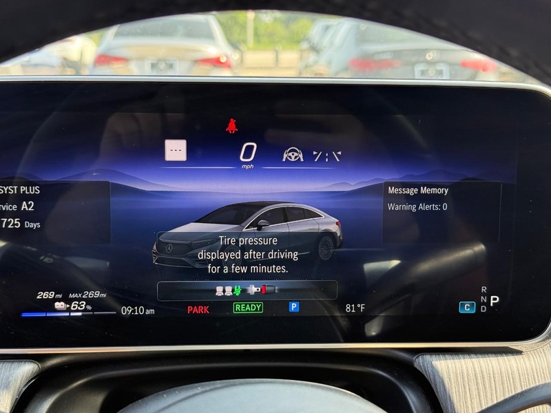 Mercedes-Benz EQS Vehicle Full-screen Gallery Image 23