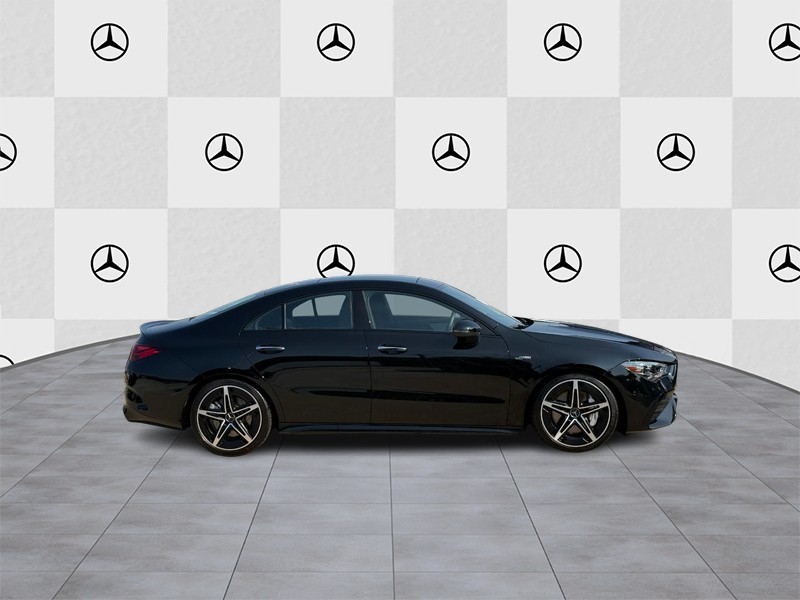 Mercedes-Benz CLA Vehicle Full-screen Gallery Image 02