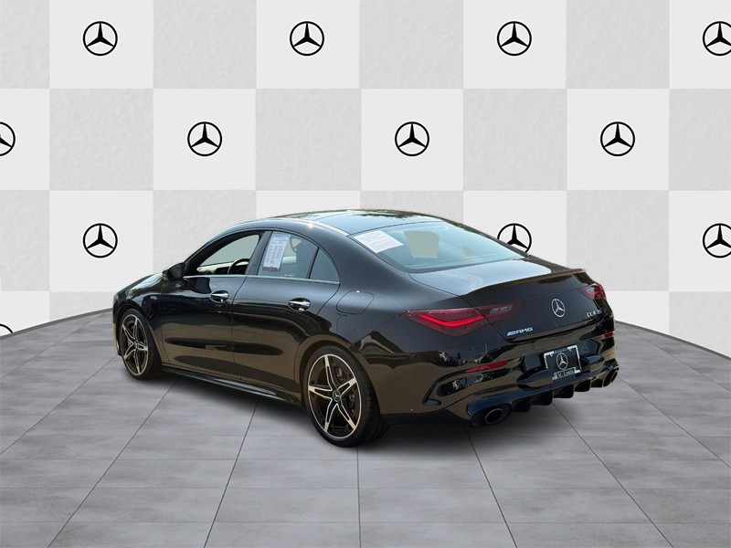 Mercedes-Benz CLA Vehicle Full-screen Gallery Image 04