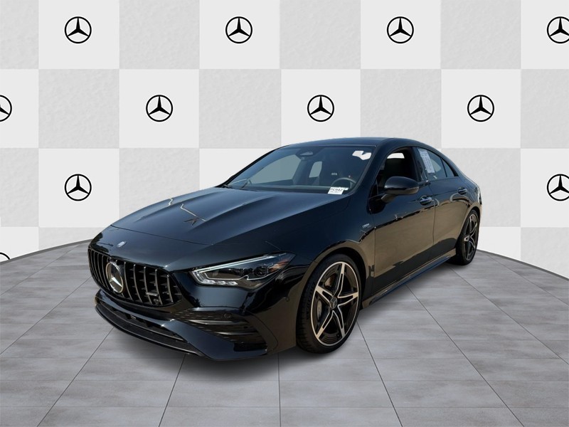 Mercedes-Benz CLA Vehicle Full-screen Gallery Image 05