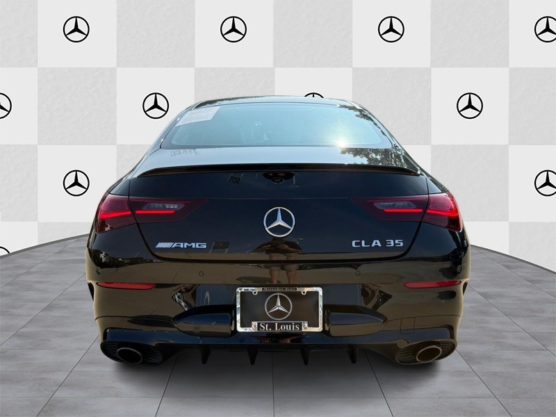 Mercedes-Benz CLA Vehicle Full-screen Gallery Image 06