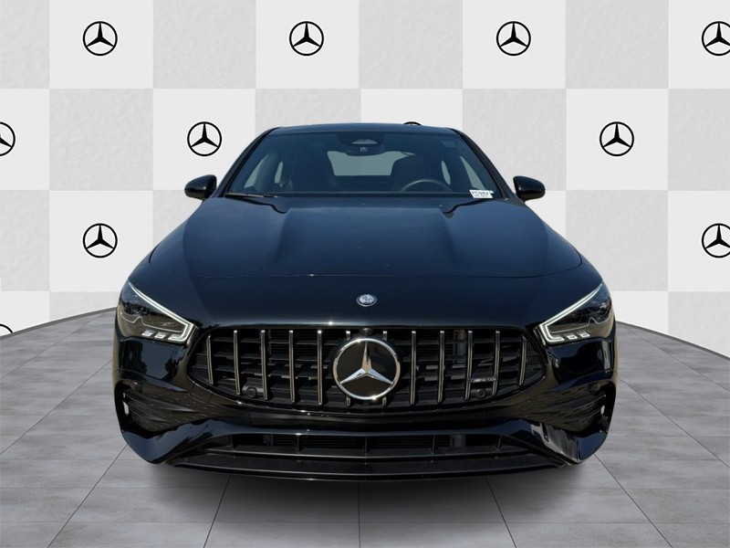 Mercedes-Benz CLA Vehicle Full-screen Gallery Image 07