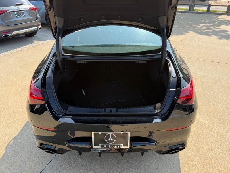 Mercedes-Benz CLA Vehicle Full-screen Gallery Image 08