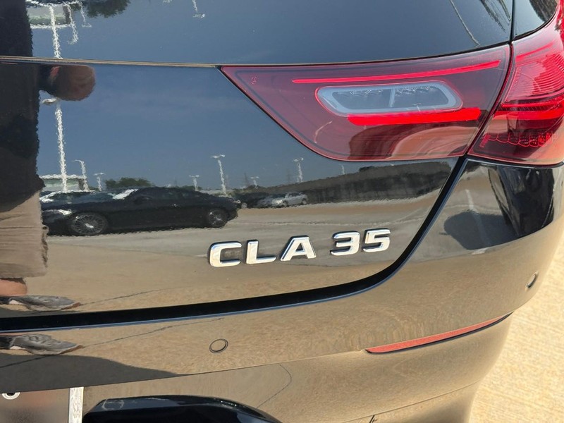 Mercedes-Benz CLA Vehicle Full-screen Gallery Image 11