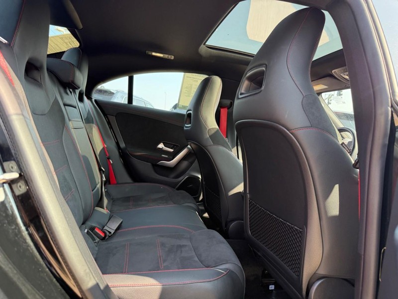 Mercedes-Benz CLA Vehicle Full-screen Gallery Image 12