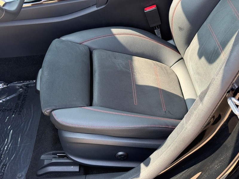 Mercedes-Benz CLA Vehicle Full-screen Gallery Image 20